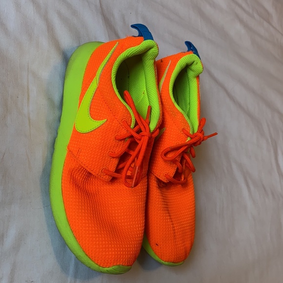 Nike Bright Roshe One - 4.5Y - Picture 5 of 5